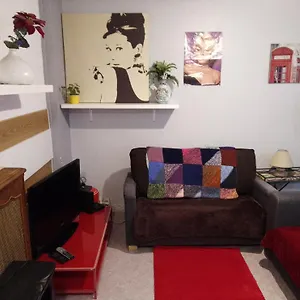Familial Pour 1 A 5 Personnes De 42m2-accessible Handic - Rez De Chaussee-vues Sur Rue Et Patio Prive - Sejour,chambre Separee,cuisine,salle De Bain,lit Double Et 2 Canape-lit - Entree De La Rue Berzelius-5 Minutes Du Metro Brochant-ligne1 Appartement Paris